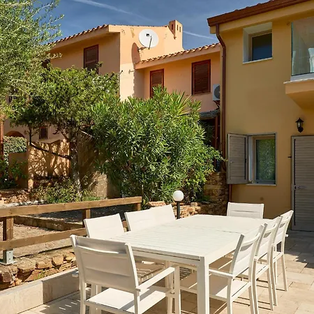 Con Giardino E Doppi Servizi 550m Dalla Porto Ottiolu
