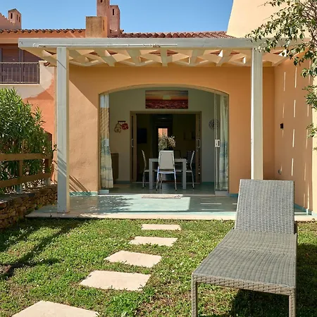 Con Giardino E Doppi Servizi 550m Dalla Porto Ottiolu
